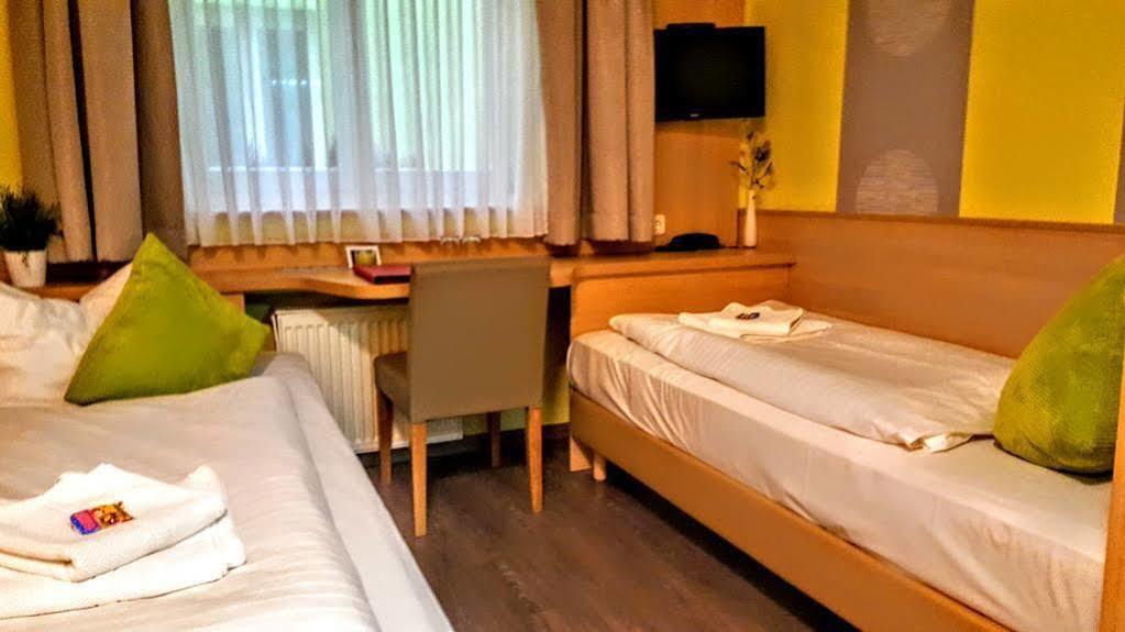 Hotel Kunterbunt In Wuerzburger Innenstadt Екстериор снимка