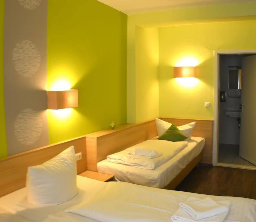 Hotel Kunterbunt In Wuerzburger Innenstadt Екстериор снимка